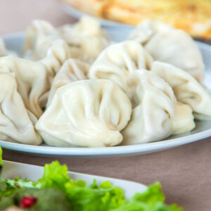 Манты из говядины, подаются с катыком