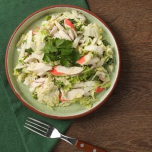 Салат "С крабовыми палочками и пекинской капустой"